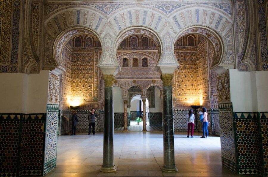 Seville: Alcázar, Cathedral & Giralda Fast Track Guided Tour - Timing, pacing, and what to do with sore feet