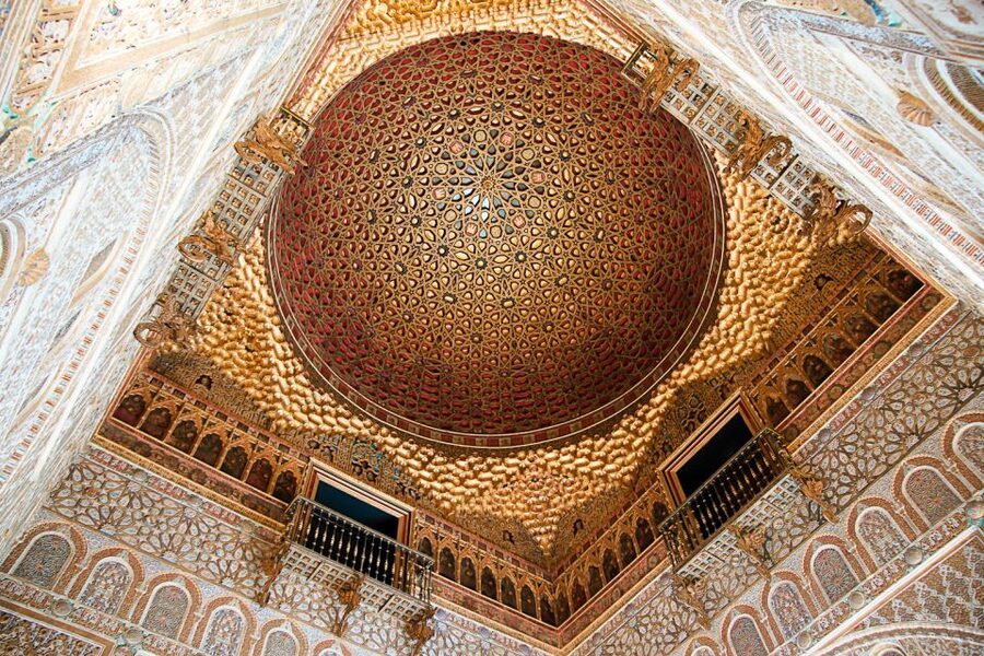 Seville: Alcázar, Cathedral & Giralda Fast Track Guided Tour - Royal Alcázar: Mudejar Palace, Gothic Palace, and the Stucco Courtyard