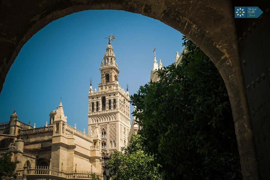Seville: Alcázar, Cathedral & Giralda Skip-the-Line Tour - Giralda Tower: a ramp climb with the best payoff