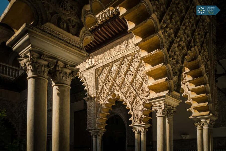 Seville: Alcázar, Cathedral & Giralda Skip-the-Line Tour - Guides, radio headsets, and why the pacing works