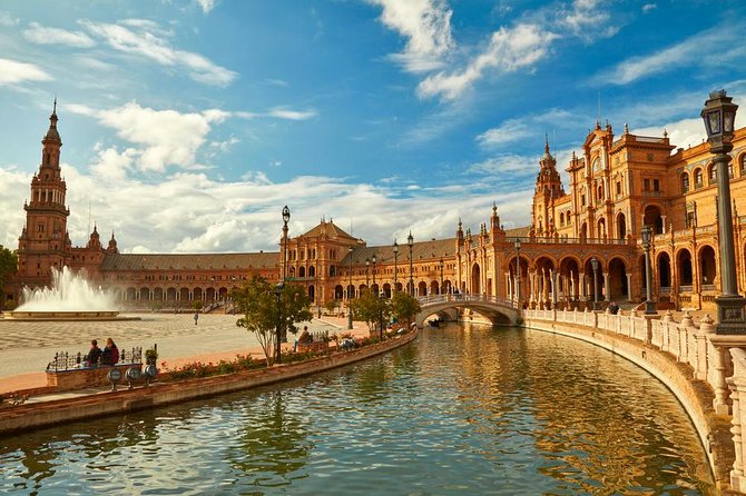 Seville & Alcazar Skip the Line from Cadiz Port (Cruisers Only) - Santa Cruz and the Centro Histórico walking blocks