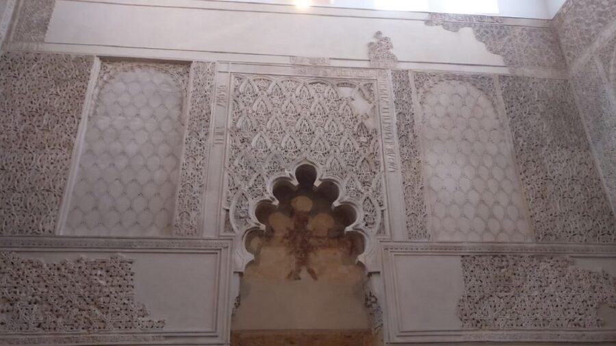 Seville: Alcázar Tour with Tickets Included - Patio de las Doncellas: the reflections, the plasterwork, the meaning