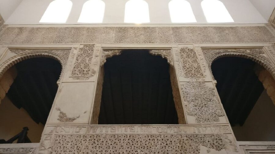 Seville: Alcázar Tour with Tickets Included - Guides: the difference between seeing it and getting it