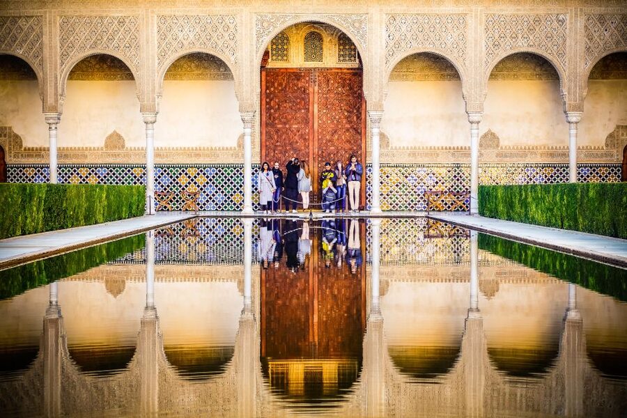 Seville: Alhambra Day Trip with Guide & Nasrid Palaces Entry - Alcazaba viewpoints and Granada panoramas: the payoff for walking