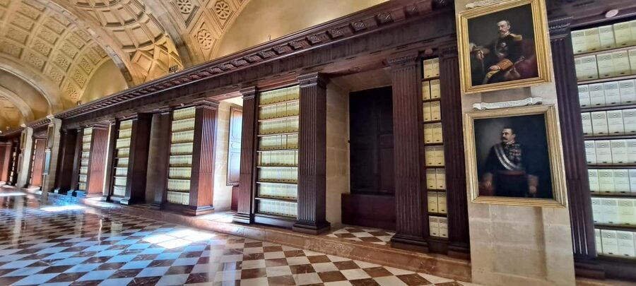 Seville: Archive of the Indies Guided Tour - Language matters: English vs Spanish sessions in real life