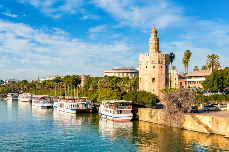 Seville: Authentic and Romantic Horse-Drawn Carriage Ride - The route: Parque de María Luisa, Triana, and the Guadalquivir riverside