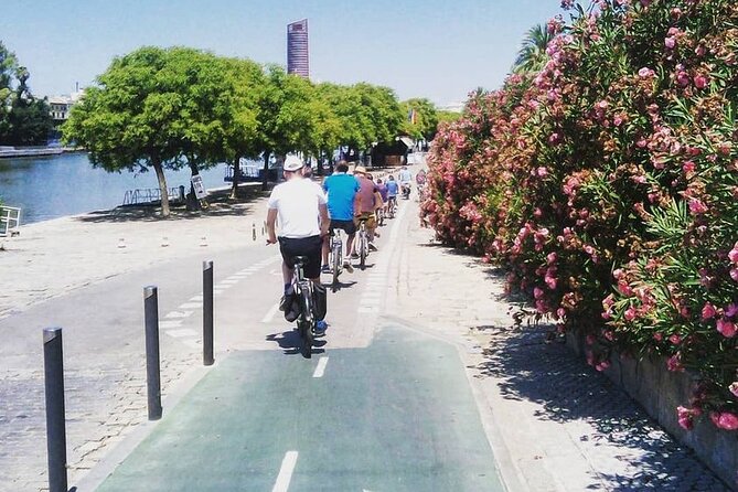 Seville Bike Tour Following the Guadalquivir River - Getting started at Centerbici in Seville’s old center