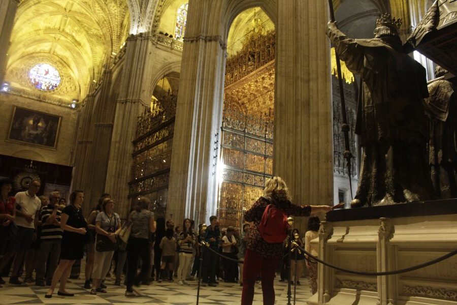 Seville: Cathedral 1-Hour Guided Tour - Patio de los naranjos and Columbus’ tomb: the tour’s most memorable anchors