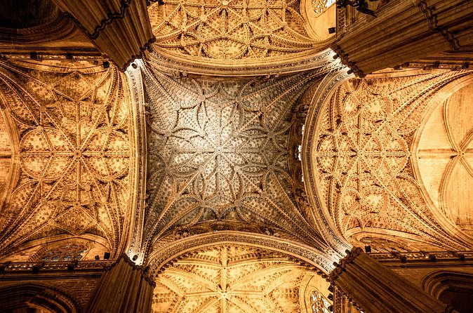 Seville Cathedral and Giralda Entry Tickets with Audio Guide - Logistics that can cost time: pickup points and entrance confusion