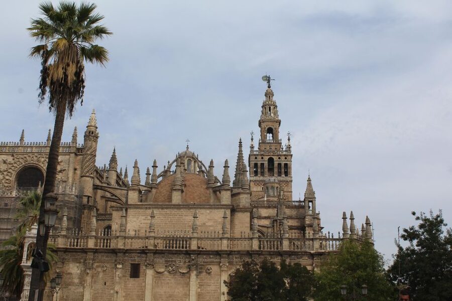 Seville: Cathedral and Giralda Skip-the-line Guided Tour - Timing, crowds, and how to make your hour feel longer