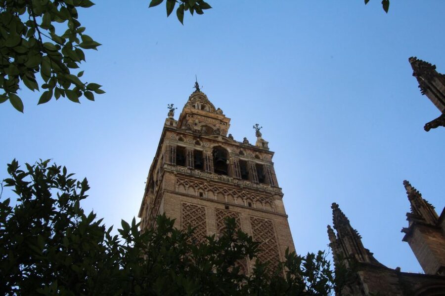 Seville: Cathedral and Giralda Skip-the-line Guided Tour - Who this tour suits best (and who might want to do it differently)