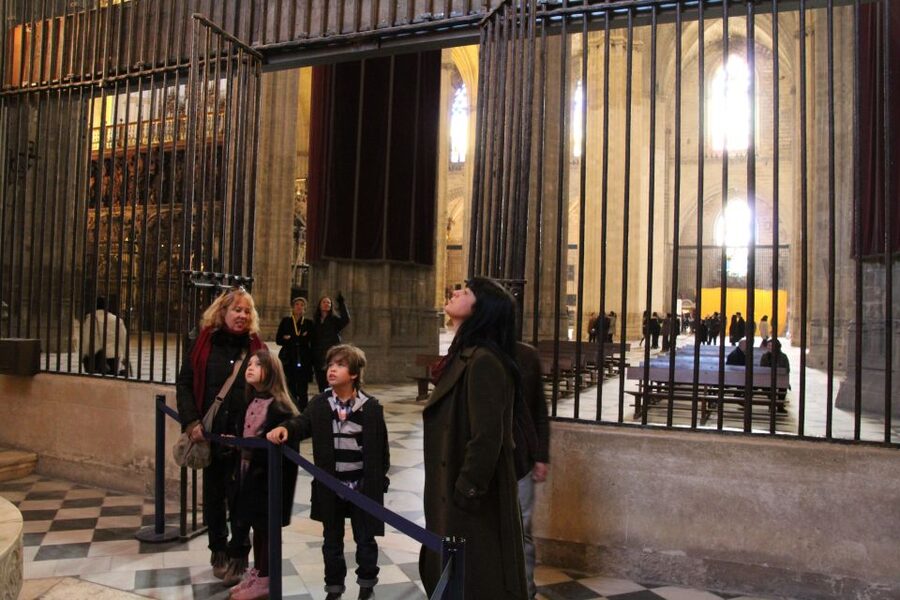 Seville: Cathedral and Giralda Skip-the-line Guided Tour - Patio de los Naranjos: the most atmospheric “breather” stop