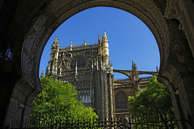 Seville Cathedral and Giralda Tour - Entering the Catedral de Sevilla: what to notice inside