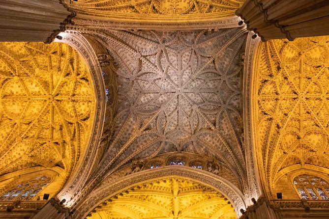 Seville Cathedral and the Giralda skip the line private tour - Patio de los Naranjos: A Quick Calm Moment Inside a Massive Place