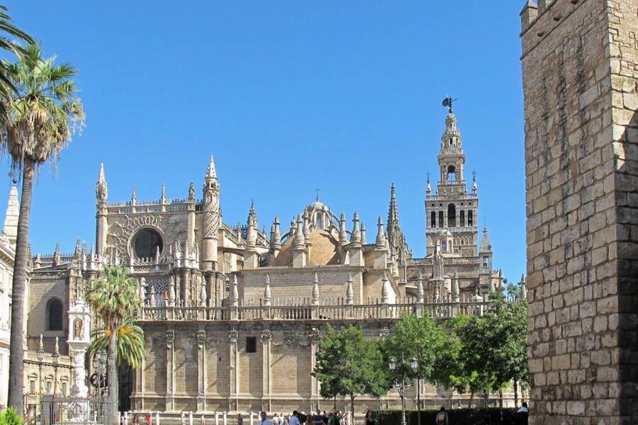 Seville: Cathedral, Giralda & Alcázar Guided Tour - Who should book this guided Seville Cathedral, Giralda, and Alcázar tour