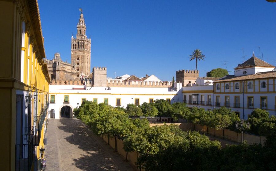 Seville: Cathedral, Giralda & Alcázar Guided Tour - Giralda Tower: from minaret to bell tower