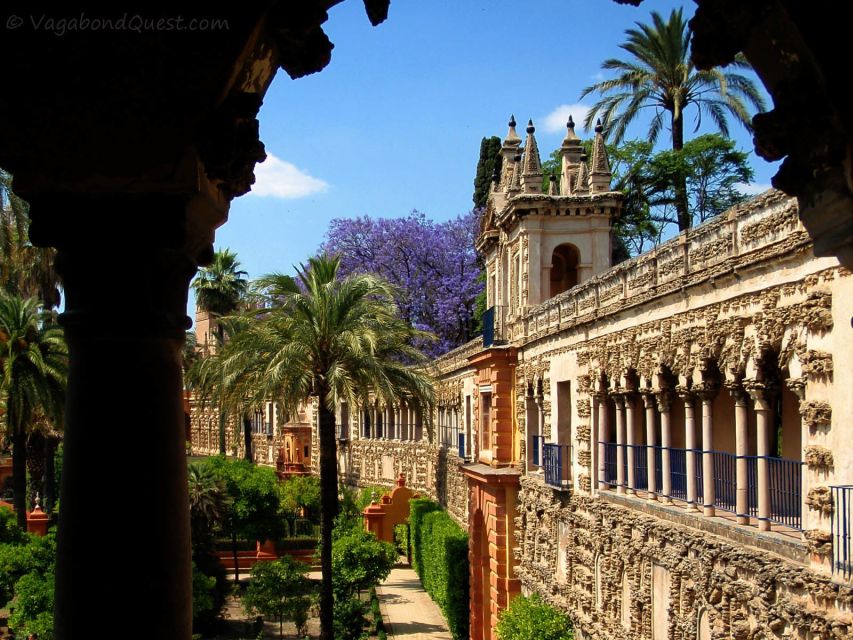 Seville: Cathedral, Giralda & Alcázar Guided Tour - Timing and pacing in 3.5 hours: how to enjoy it without feeling rushed