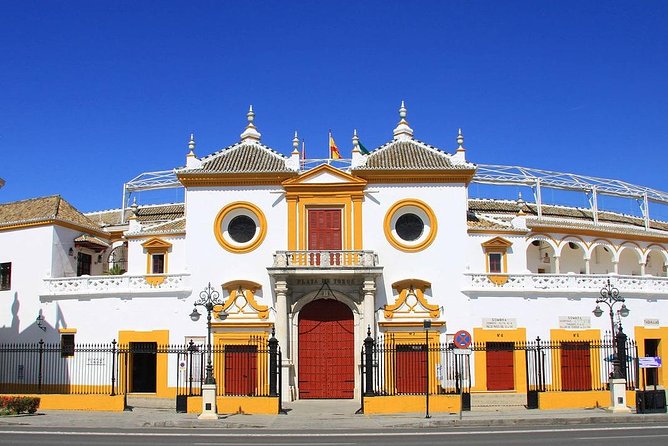 Seville Cathedral, Giralda and Real Maestranza Bullring - Plaza del Triunfo: Why This 15-Minute Stop Matters