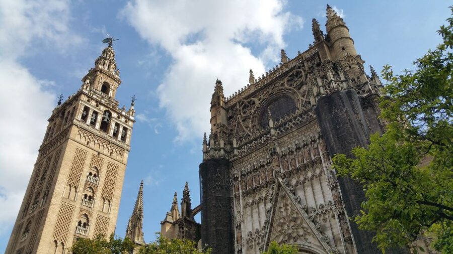Seville: Cathedral & Giralda Fast-Track Guided Tour - Patio de los Naranjos: The Courtyard Break You’ll Thank Yourself For