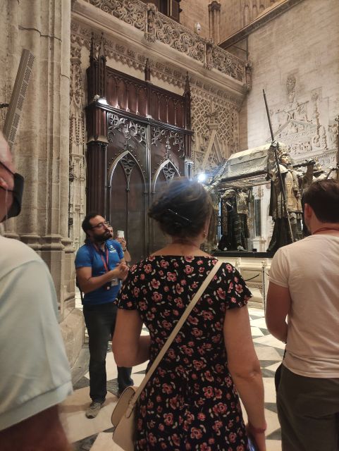 Seville: Cathedral & Giralda Guided Tour with Entry Tickets - Your First Job: Finding the Guide and Getting Through the Entrance