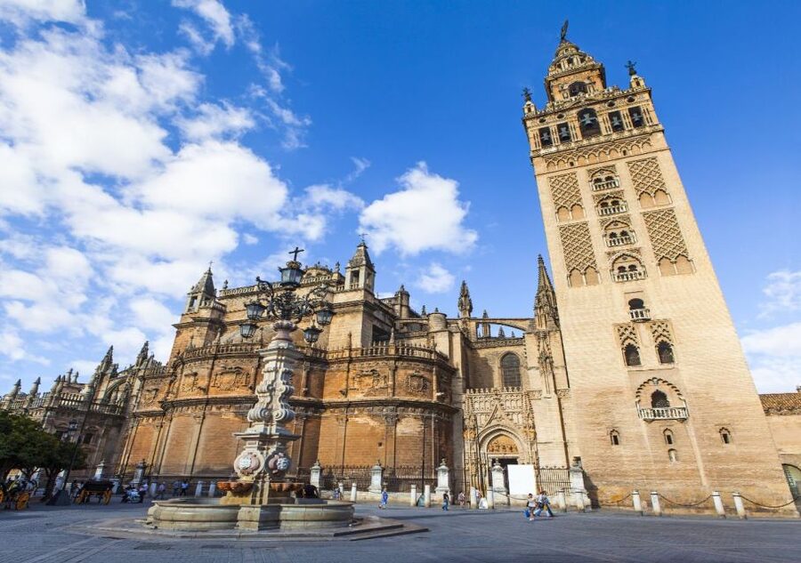 Seville: Cathedral & Giralda Guided Tour with Entry Tickets - Gothic-Mudejar Details: Where to Look Without Needing a Degree