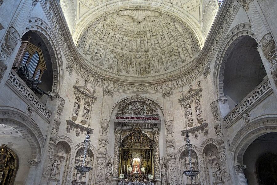 Seville: Cathedral & Giralda Guided Tour with Entry Tickets - The Orange Tree Patio and the Calm Between Big Rooms