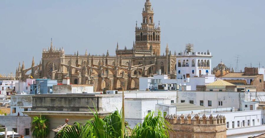 Seville Cathedral & Giralda Private Tour including tickets - Seville Cathedral: a 1198 mosque turned 1507 Gothic statement