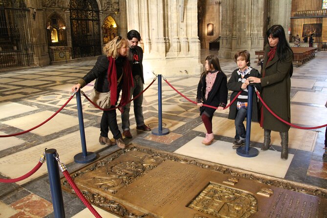 Seville Cathedral & Giralda tour with Priority Tickets - Time management inside a massive site: what you’ll likely experience