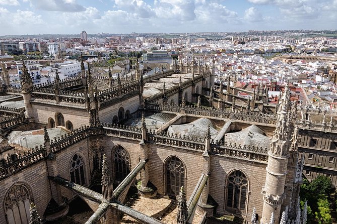 Seville: Cathedral Guided Tour with Priority Access - What changes on 4–7 December: FONS PIETATIS and the restricted cathedral