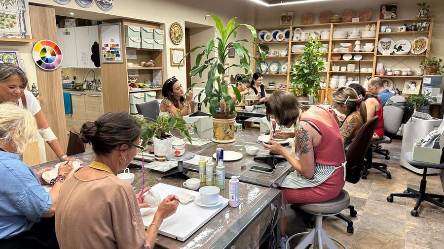 Seville: Ceramic painting workshop - Why a ceramic painting workshop works so well in Seville
