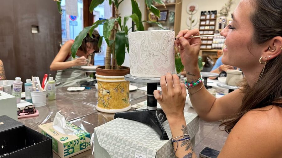 Seville: Ceramic painting workshop - Where you’ll meet: near Esperanza de Triana