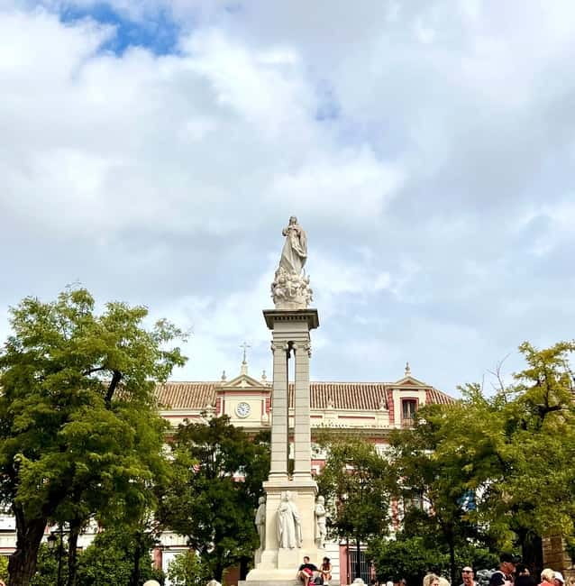 Seville: City Walking Tour - Antigua Fábrica de Tabacos: turning a building into a story