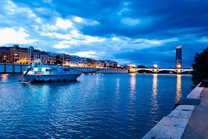 Seville: Cruise along the Guadalquivir River with appetizer - The narration: three languages, one coherent experience