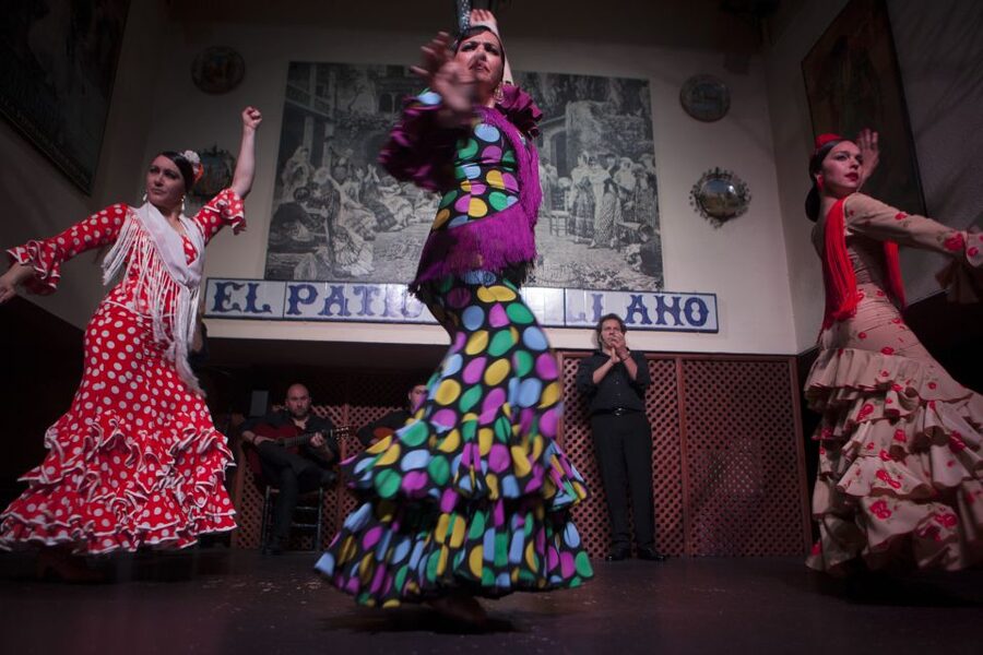 Seville: El Patio Sevillano Flamenco Show Ticket & Dinner - Seating, crowd energy, and the pacing question