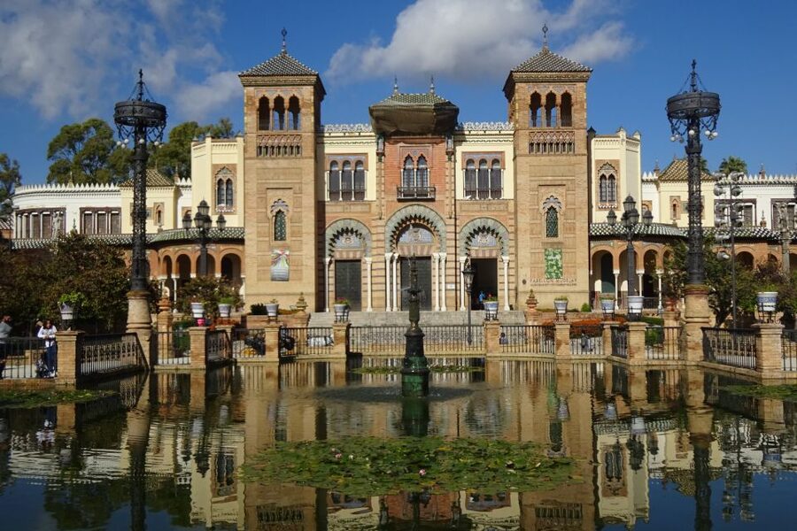 Seville: Electric Bike Tour in Small Group - How the guide changes the tour (and why it’s a real differentiator)