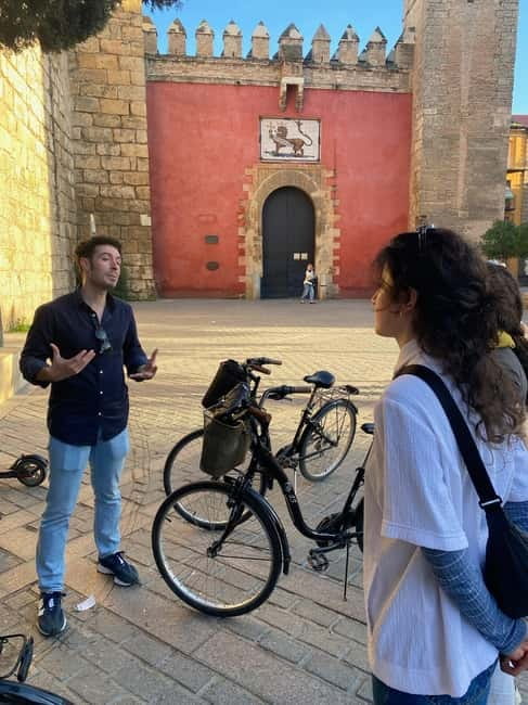 Seville: Electric Stand-Bike Tour - Meeting at Scoonet Store: your first minutes matter