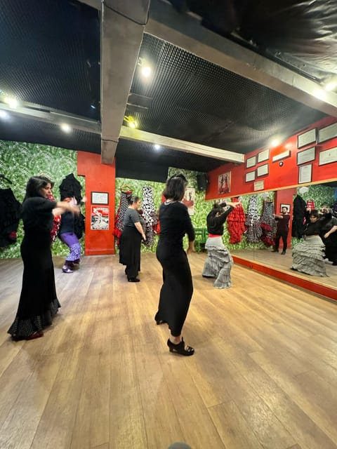 Seville: Enjoy a class of approach to flamenco - Location in Seville: Finding the Bar, the Terrace, and the Bicycle Rack