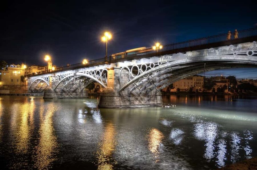 Seville Essentials: Landmarks & Tapas (2.5h + 1.5h) - Starting at Fuente de Sevilla: the route begins with a landmark