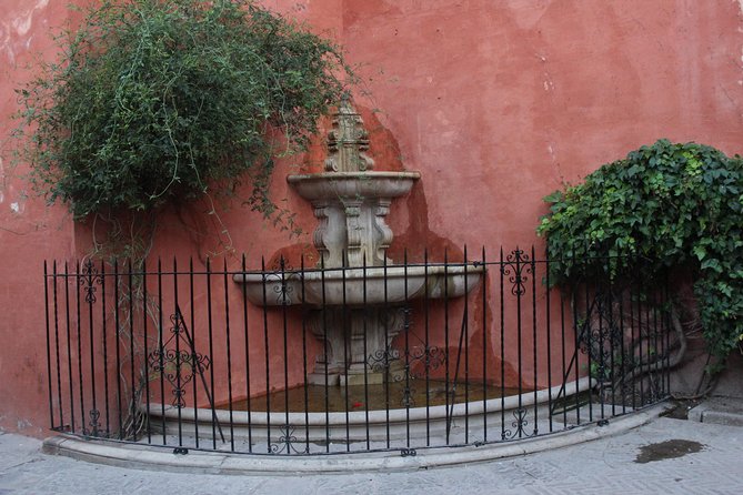 Seville Evening Historical Tour with Haunted History - Where to meet: the one detail that can save your night