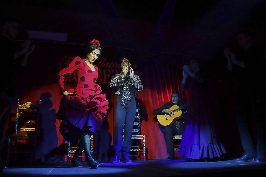 Seville: Flamenco Show Ticket at Tablao Flamenco Las Setas - Seats, sound, and the feel of a full room