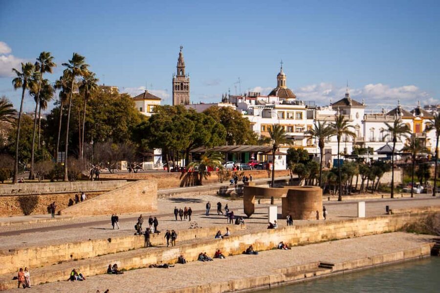 Seville: Food Tour with 10 Tastings of Tapas, Ham, Churros - Old Town context: what the monuments add to the food