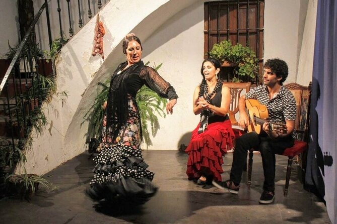 Seville: Fun class to approach Flamenco - Getting Oriented at Plaza Pelícano (and Why It Matters)