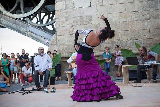 Seville: Fun class to approach Flamenco - How the Lesson Starts: Palmas and the Compás of Tangos