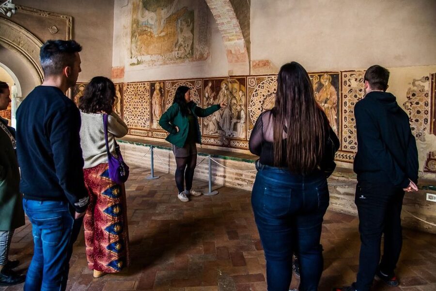 Seville: Game of Thrones and Roman Empire Italica Tour - Casa de los Pájaros: when the site’s smaller details become the story