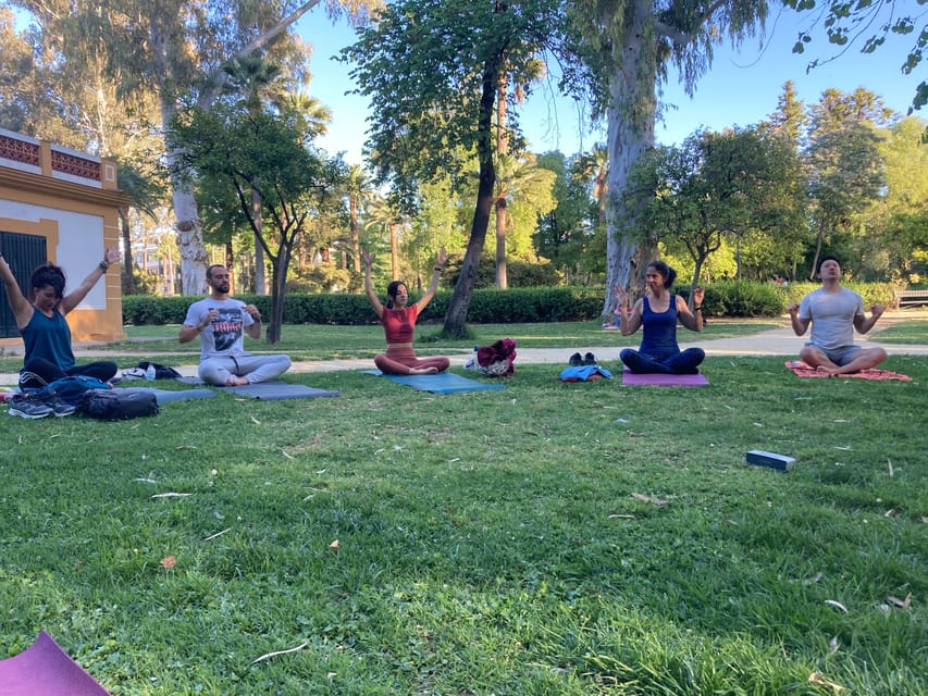 Seville: Group Yoga classes All levels - in French - Maria Luisa Park at 7 p.m.: why this setting matters
