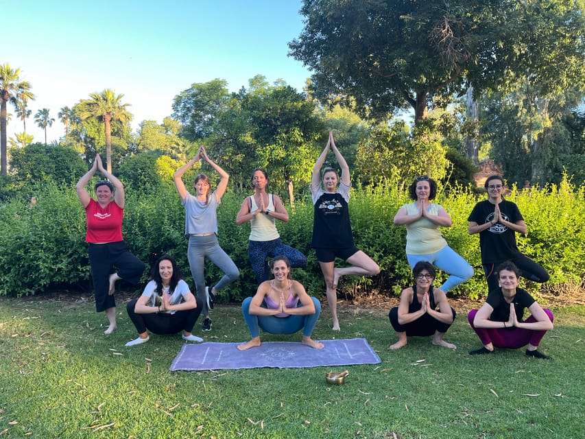Seville: Group Yoga classes All levels - in French - The one-hour flow: how the class usually moves from breath to calm