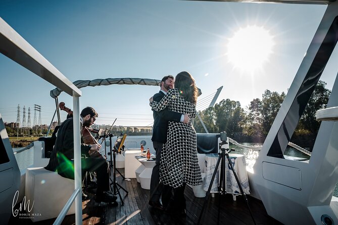 Seville: Guadalquivir River Cruise with Lunch or Dinner - Lunch or dinner: how the 2.5 hours are paced