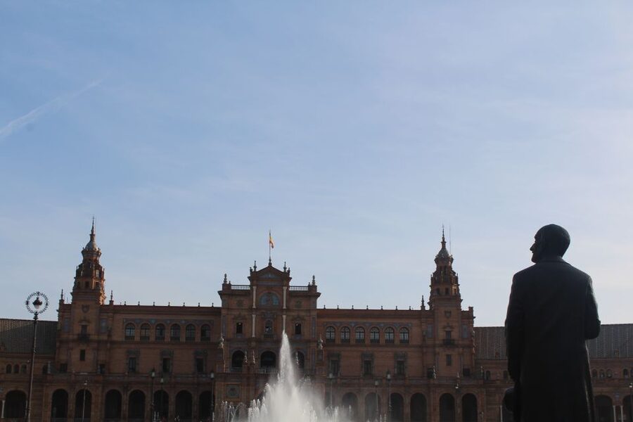 Seville: Guided Sightseeing Day Tour - Real Alcázar: an active palace and a shortcut through time