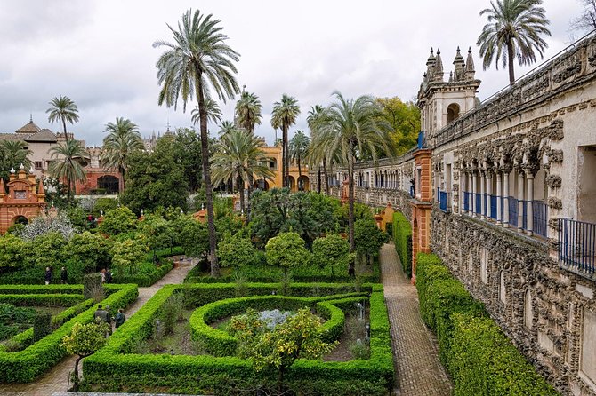 Seville Guided Tour into Alcazar and Cathedral Skip the Line - Who this tour fits best