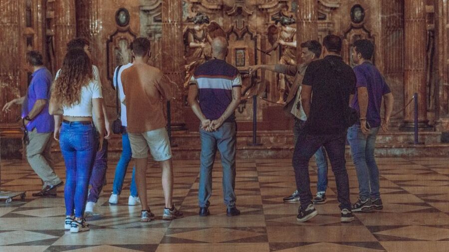 Seville: Guided Tour of Cathedral of Seville & Giralda Tower - Inside Seville Cathedral: How to See the Art in Real Time